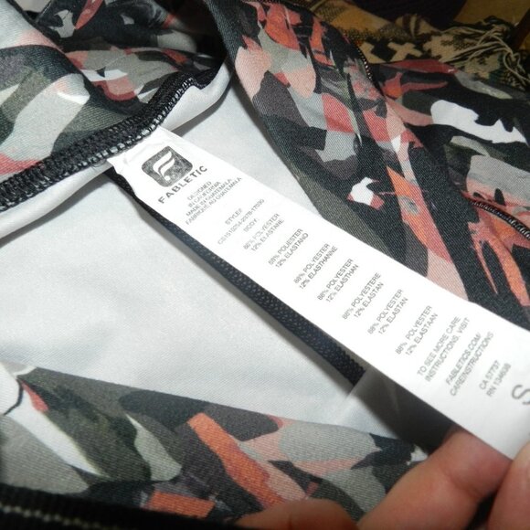 Fabletics Womens Pink And Grey Black Abstract Capri Athletic Leggings Size Small - Picture 9 of 9